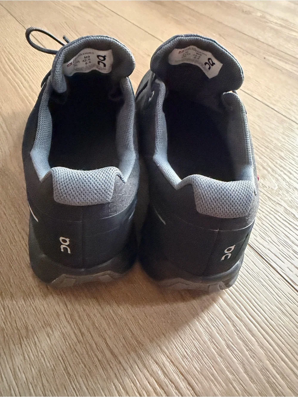 On Cloudventure Waterproof Trail Running Shoes Mens 9 Black Grey Hiking